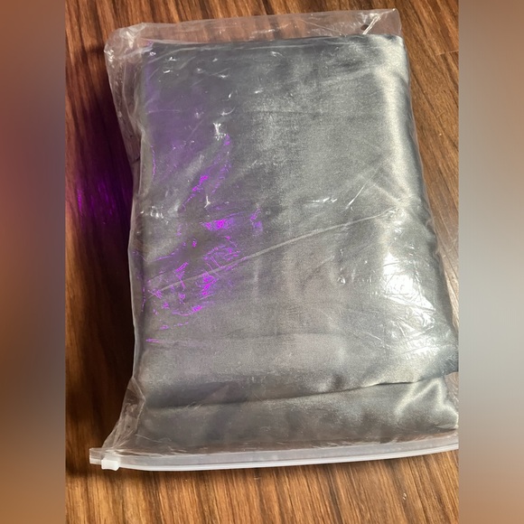 NWT QUEEN SHEET SET (4) - Picture 4 of 5